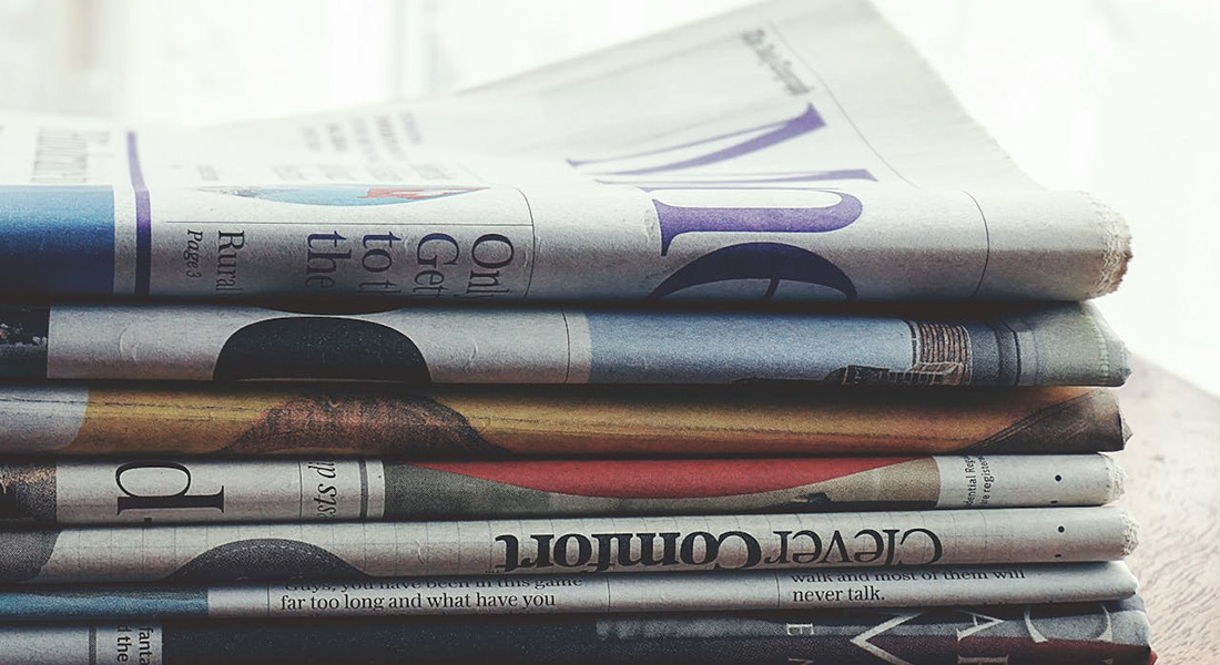 Newspapers. Suzy Hazelwood (Pexels)